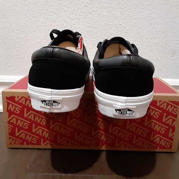 Vans - Picture 2 of 4